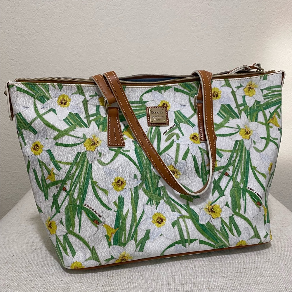 Beautiful Dooney & Bourke handbag